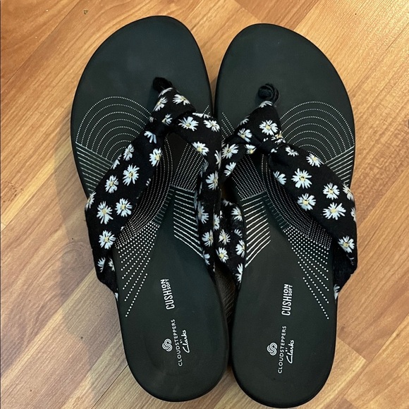 Cloudsteppers by Clarks Black Daisy Sandals - Picture 1 of 6
